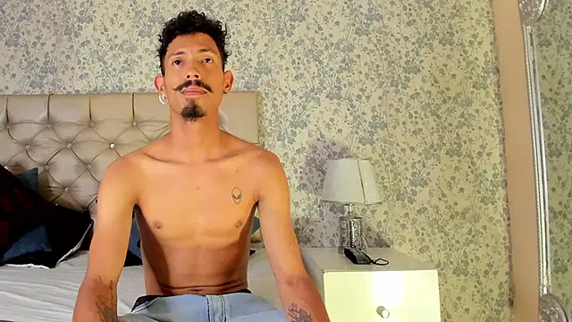 NoaahTylor online show from March 2026 08:11:02 PM