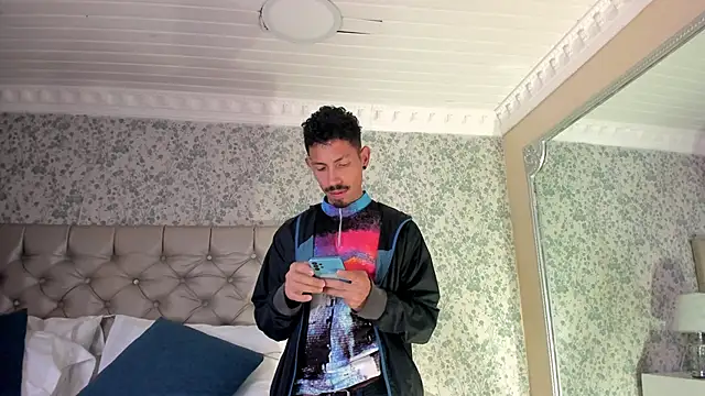 NoaahTylor online show from April 2026 01:21:01 AM