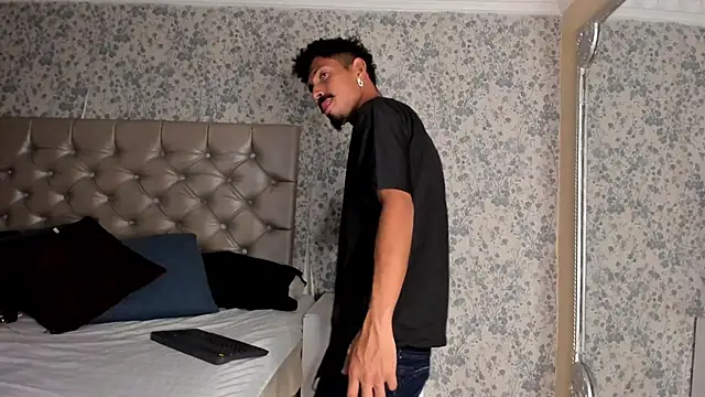 NoaahTylor online show from March 2026 07:30:01 PM