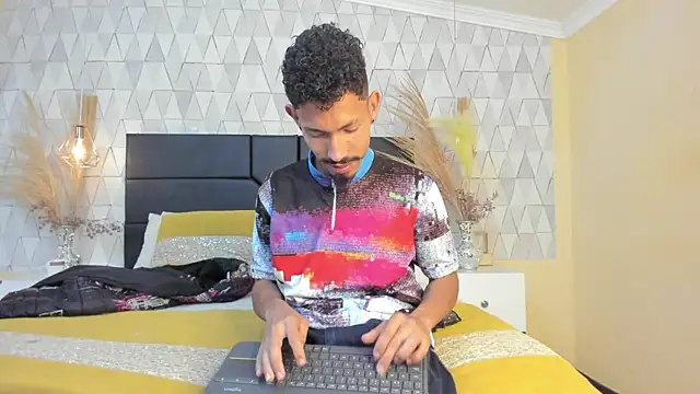 NoaahTylor online show from March 2026 06:39:02 AM