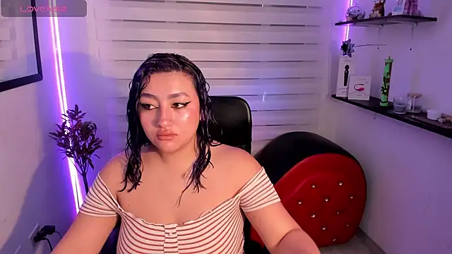 Emily Jonesh online show from May 2026 12:33:01 PM