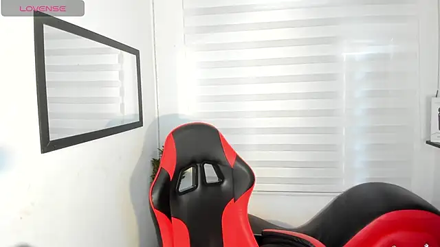 Snapshot of Emily_Jonesh chatting on April 2026 12:53:02 PM Emily Jonesh online show from April 2026 12:53:02 PM