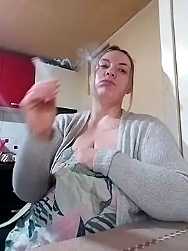 Snapshot of HotStepmommy4 chatting on February 2026 09:48:01 PM HotStepmommy4 online show from February 2026 09:48:01 PM