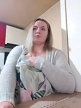 Snapshot of HotStepmommy4 chatting on February 2026 09:36:01 PM HotStepmommy4 online show from February 2026 09:36:01 PM