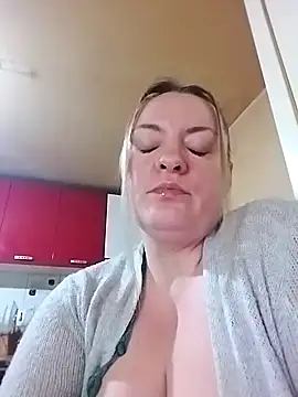 Snapshot of HotStepmommy4 chatting on February 2026 10:20:02 PM HotStepmommy4 online show from February 2026 10:20:02 PM