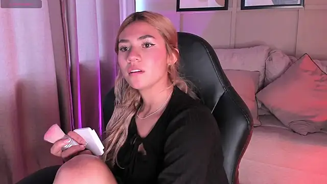 Chris Velvett online show from March 2026 08:52:02 PM