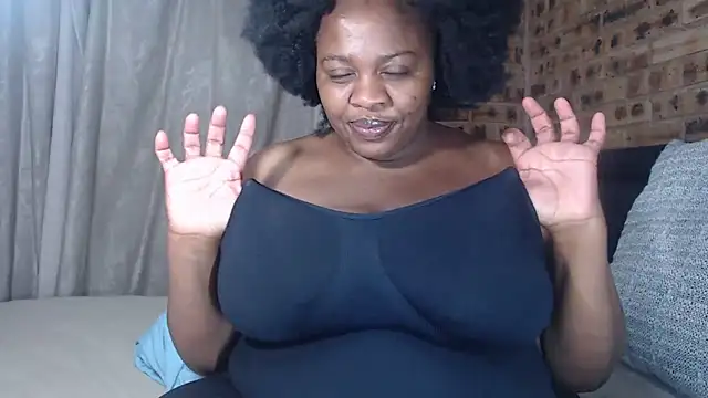 BIGBOOTYXX29 online show from November 2025 06:55:01 PM