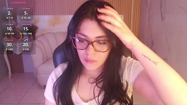 caroline 1s online show from May 2026 03:44:01 AM