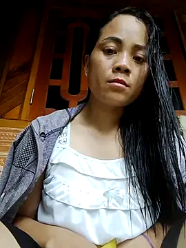 Snapshot of molly-xx chatting on June 2026 03:47:02 AM molly-xx online show from June 2026 03:47:02 AM