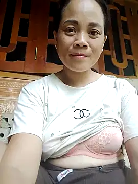 Snapshot of molly-xx chatting on July 2026 05:18:02 AM molly-xx online show from July 2026 05:18:02 AM