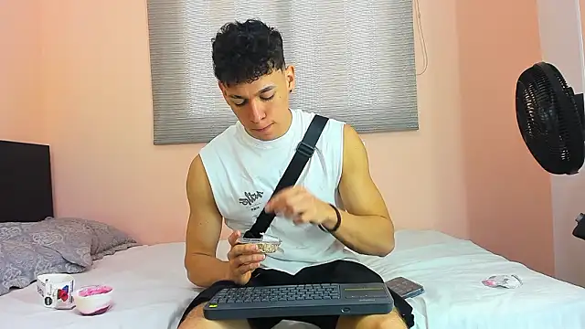 Snapshot of Muscle__Myke chatting on February 2026 12:38:01 PM Muscle Myke online show from February 2026 12:38:01 PM