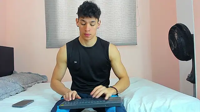 Snapshot of Muscle__Myke chatting on February 2026 12:39:01 PM Muscle Myke online show from February 2026 12:39:01 PM