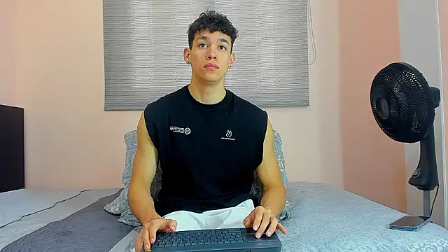 Snapshot of Muscle__Myke chatting on February 2026 12:29:02 PM Muscle Myke online show from February 2026 12:29:02 PM