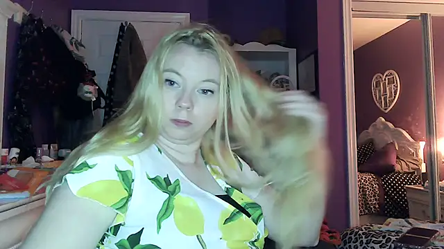 Snapshot of ShySweetheart chatting on June 2026 03:50:01 AM ShySweetheart online show from June 2026 03:50:01 AM