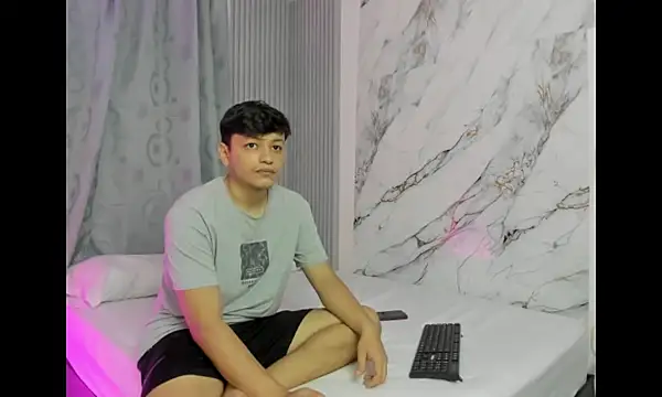 Snapshot of RaiderandRoxie1 chatting on February 2026 11:05:02 PM RaiderandRoxie1 online show from February 2026 11:05:02 PM