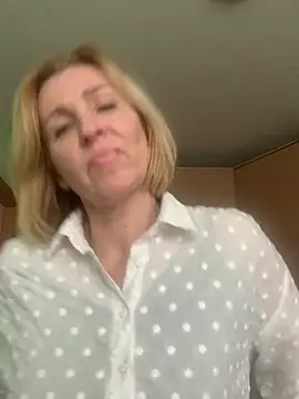 Snapshot of VeltaMur975 chatting on February 2026 10:37:02 AM VeltaMur975 online show from February 2026 10:37:02 AM