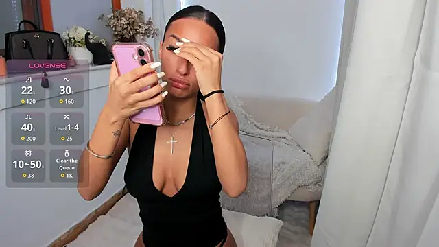 EvaK  online show from April 2026 08:20:02 PM