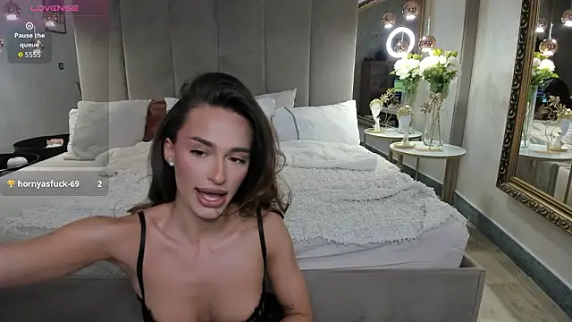 Snapshot of EvaK_ chatting on February 2026 04:58:02 AM EvaK online show from February 2026 04:58:02 AM