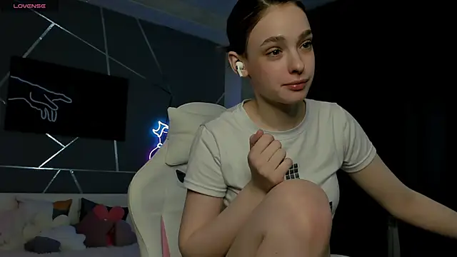 naomi reiss online show from May 2026 01:26:01 AM