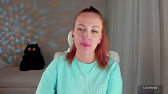 Snapshot of she_wolf chatting on April 2026 05:53:01 PM she wolf online show from April 2026 05:53:01 PM