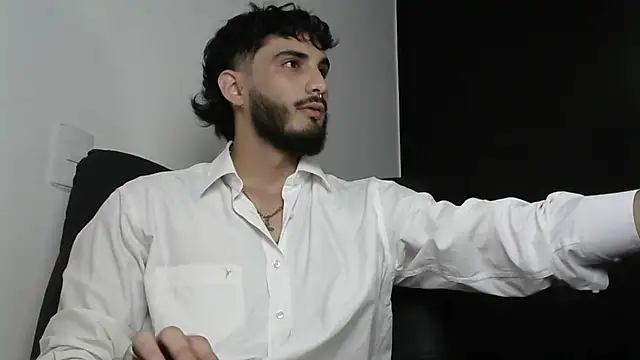 Snapshot of LovexJuxn8 chatting on February 2026 07:14:01 PM LovexJuxn8 online show from February 2026 07:14:01 PM