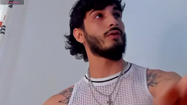 Snapshot of LovexJuxn8 chatting on February 2026 07:33:01 PM LovexJuxn8 online show from February 2026 07:33:01 PM