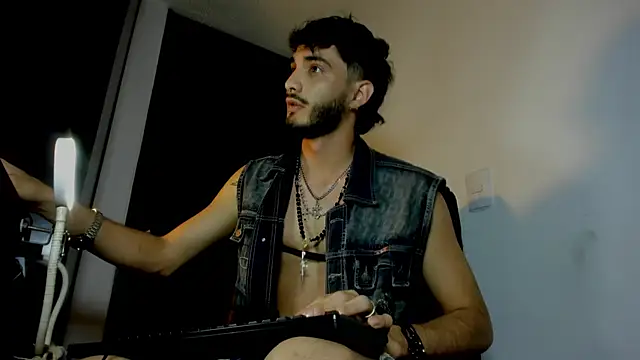 Snapshot of LovexJuxn8 chatting on February 2026 07:15:01 PM LovexJuxn8 online show from February 2026 07:15:01 PM