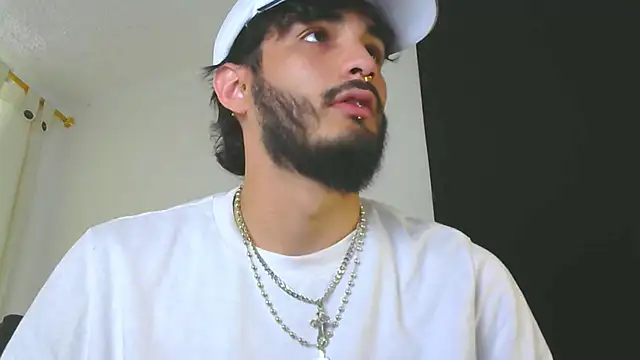 Snapshot of LovexJuxn8 chatting on February 2026 07:32:02 PM LovexJuxn8 online show from February 2026 07:32:02 PM