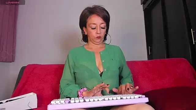 Beatricez1 online show from May 2026 04:42:02 AM