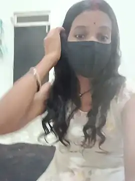 Snapshot of Desi_Couple_P chatting on July 2026 01:11:01 PM Desi Couple P online show from July 2026 01:11:01 PM