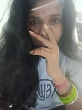 Snapshot of Desi_Couple_P chatting on August 2026 04:11:02 PM Desi Couple P online show from August 2026 04:11:02 PM