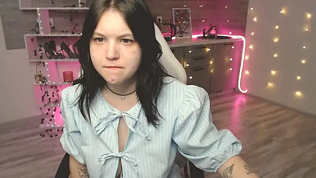 Snapshot of lily_milleerr chatting on February 2026 06:41:01 PM lily milleerr online show from February 2026 06:41:01 PM