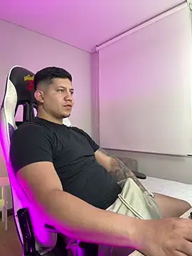 Snapshot of _robertobaggioo chatting on February 2026 12:26:01 PM robertobaggioo online show from February 2026 12:26:01 PM