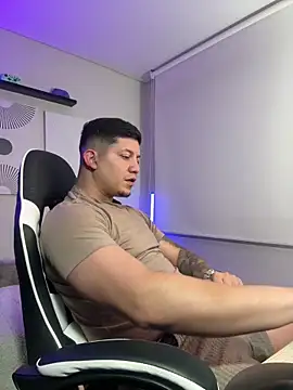 Snapshot of _robertobaggioo chatting on February 2026 06:46:01 AM robertobaggioo online show from February 2026 06:46:01 AM