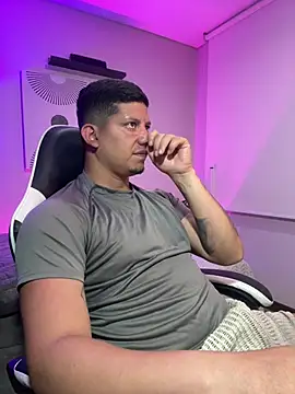  robertobaggioo online show from April 2026 12:42:01 PM