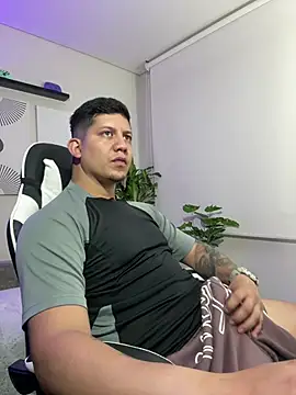 Snapshot of _robertobaggioo chatting on February 2026 12:35:01 PM robertobaggioo online show from February 2026 12:35:01 PM