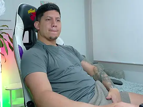 Snapshot of _robertobaggioo chatting on February 2026 12:38:01 PM robertobaggioo online show from February 2026 12:38:01 PM