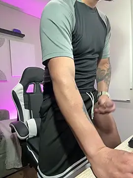 Snapshot of _robertobaggioo chatting on February 2026 12:50:02 PM robertobaggioo online show from February 2026 12:50:02 PM