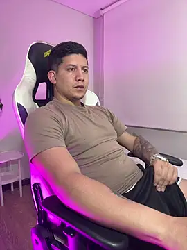 Snapshot of _robertobaggioo chatting on February 2026 05:40:01 AM robertobaggioo online show from February 2026 05:40:01 AM