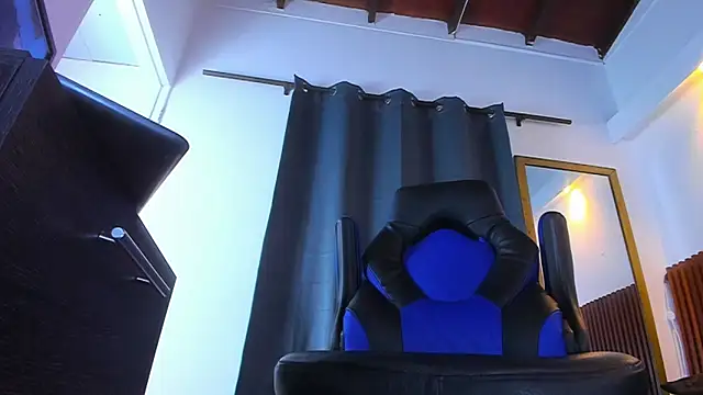 Snapshot of Max_hotlatin2 chatting on February 2026 04:51:01 PM Max hotlatin2 online show from February 2026 04:51:01 PM