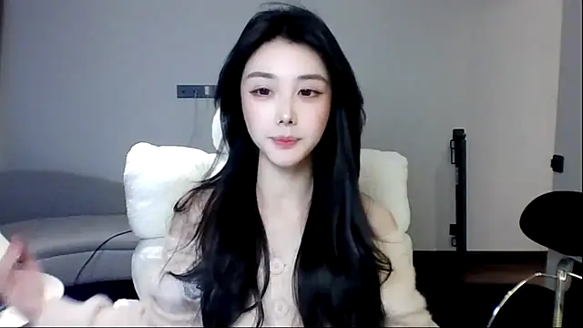 Snapshot of MedeLineayr chatting on March 2026 03:42:02 PM MedeLineayr online show from March 2026 03:42:02 PM