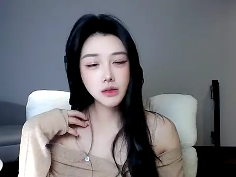 Snapshot of MedeLineayr chatting on March 2026 03:23:01 PM MedeLineayr online show from March 2026 03:23:01 PM