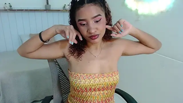 Snapshot of Alice_Grinnerk chatting on February 2026 02:28:02 PM Alice Grinnerk online show from February 2026 02:28:02 PM