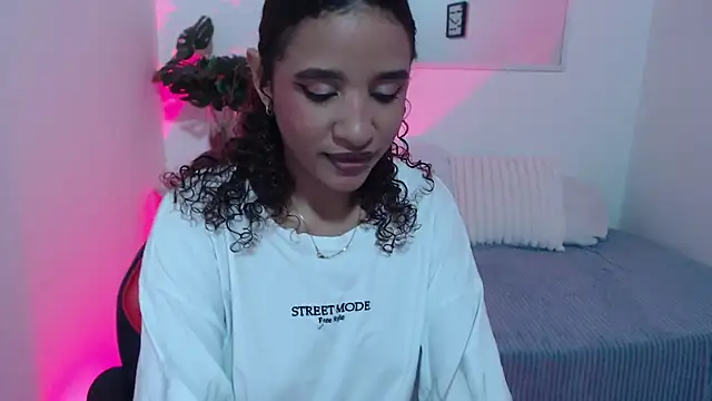 Snapshot of Alice_Grinnerk chatting on March 2026 02:06:01 PM Alice Grinnerk online show from March 2026 02:06:01 PM