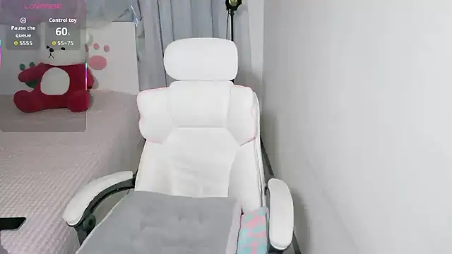 Snapshot of YOUZI-44 chatting on February 2026 07:44:01 AM YOUZI-44 online show from February 2026 07:44:01 AM