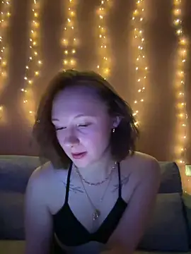 Snapshot of AlinaFoxyy chatting on February 2026 06:04:02 PM AlinaFoxyy online show from February 2026 06:04:02 PM