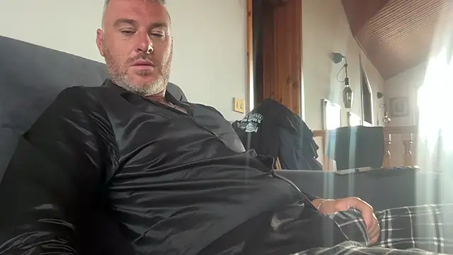 Snapshot of marcovik1 chatting on April 2026 07:03:01 AM marcovik1 online show from April 2026 07:03:01 AM