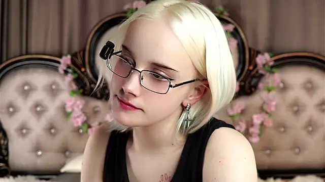 KirstinMcgeady online show from April 2026 11:28:01 AM