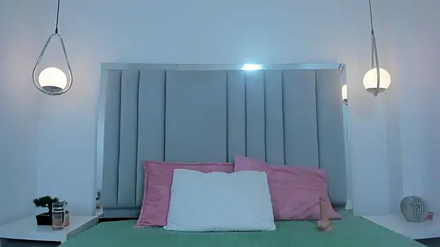 Alina Bond online show from March 2026 12:19:01 PM