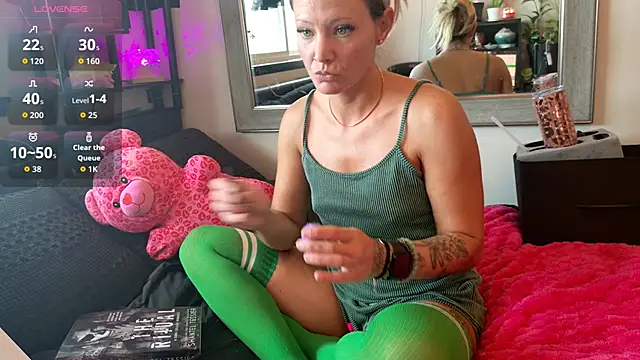 prettyinkdsiren online show from April 2026 05:19:01 PM